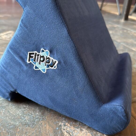 Flippy Pillow Tablet Original Blue iPad EReader Audio Book Stand Plush Lap Easel - Picture 3 of 12
